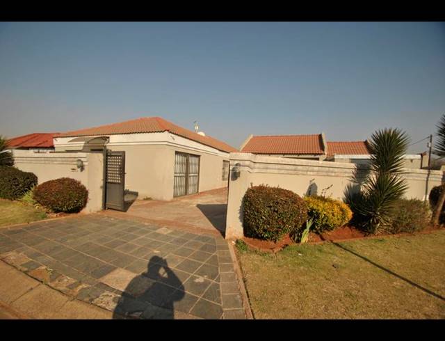 3 BEDROOM HOUSE FOR SALE IN VOSLOORUS